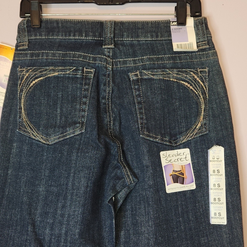 Lee Women's  Midrise Blue Jeans, size 8S - Picture 5 of 13